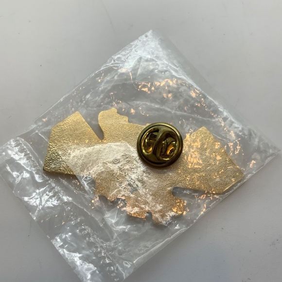 Vintage Florida Marlins 1997 World Series Champions Baseball Lapel Pin - Picture 11 of 11